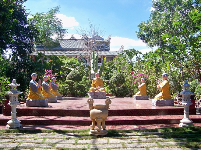 Chùa Bánh Xèo có một không hai ở Vũng Tàu