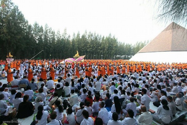 Thái Lan: Hình ảnh Tu viện Wat Phra Dhammakaya tổ chức cuộc Hành hương vì hòa bình