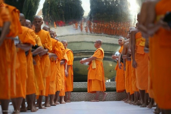 Thái Lan: Hình ảnh Tu viện Wat Phra Dhammakaya tổ chức cuộc Hành hương vì hòa bình