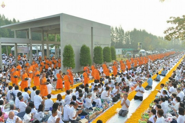 Thái Lan: Hình ảnh Tu viện Wat Phra Dhammakaya tổ chức cuộc Hành hương vì hòa bình