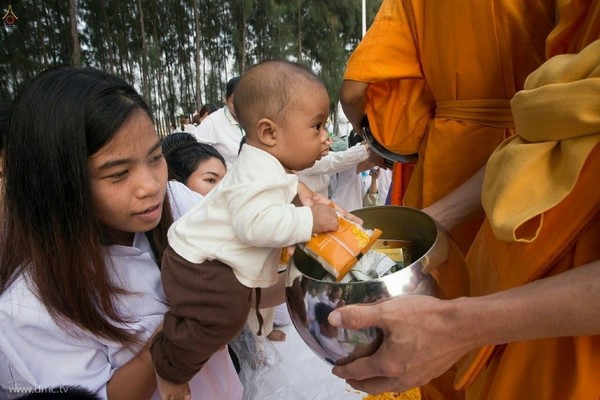Thái Lan: Hình ảnh Tu viện Wat Phra Dhammakaya tổ chức cuộc Hành hương vì hòa bình