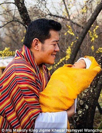 Bhutan: Chúc Phúc Cát tường cho Hoàng tử hạ sinh bằng cách trồng 108.000 cây xanh