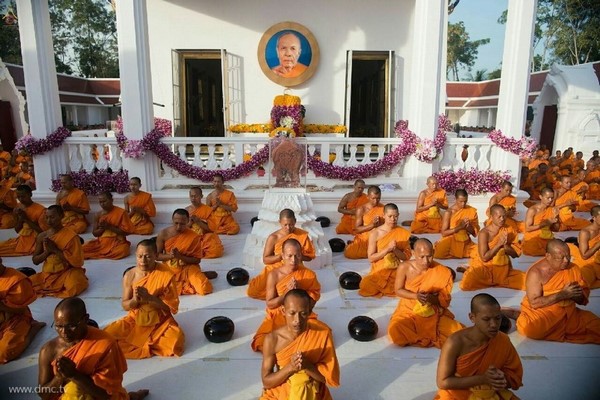 Thái Lan: Chùm ảnh diễu hành quanh Phố phường dịp kỷ niệm ngày Phật Thành đạo