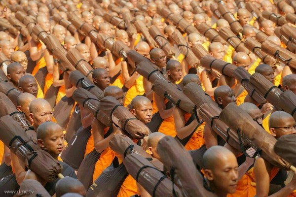 Thái Lan: Hình ảnh Tu viện Wat Phra Dhammakaya tổ chức cuộc Hành hương vì hòa bình