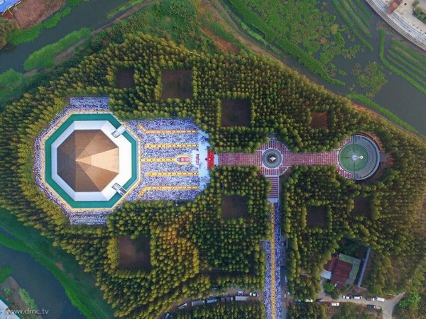 Thái Lan: Hình ảnh Tu viện Wat Phra Dhammakaya tổ chức cuộc Hành hương vì hòa bình