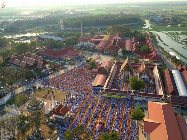 Thái Lan: Hình ảnh Tu viện Wat Phra Dhammakaya tổ chức cuộc Hành hương vì hòa bình