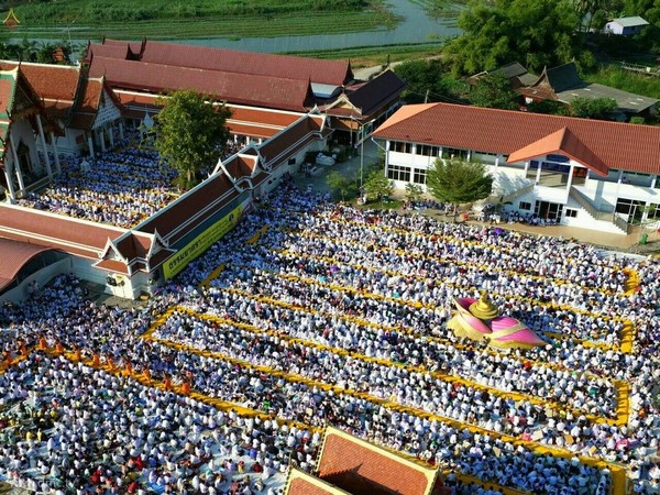 Thái Lan: Hình ảnh Tu viện Wat Phra Dhammakaya tổ chức cuộc Hành hương vì hòa bình