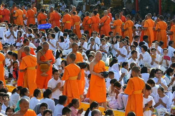 Thái Lan: Chùm ảnh diễu hành quanh Phố phường dịp kỷ niệm ngày Phật Thành đạo