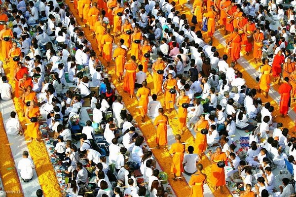 Thái Lan: Chùm ảnh diễu hành quanh Phố phường dịp kỷ niệm ngày Phật Thành đạo