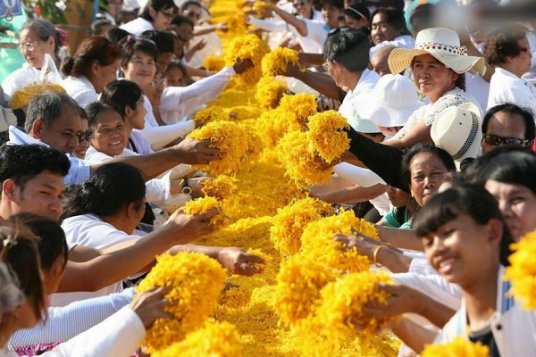 Thái Lan: Hình ảnh Tu viện Wat Phra Dhammakaya tổ chức cuộc Hành hương vì hòa bình