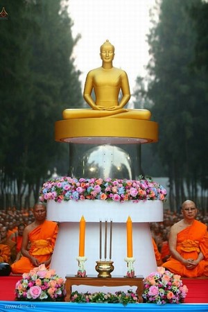Thái Lan: Hình ảnh Tu viện Wat Phra Dhammakaya tổ chức cuộc Hành hương vì hòa bình
