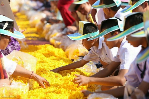 Thái Lan: Hình ảnh Tu viện Wat Phra Dhammakaya tổ chức cuộc Hành hương vì hòa bình