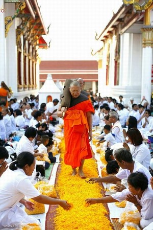 Thái Lan: Hình ảnh Tu viện Wat Phra Dhammakaya tổ chức cuộc Hành hương vì hòa bình