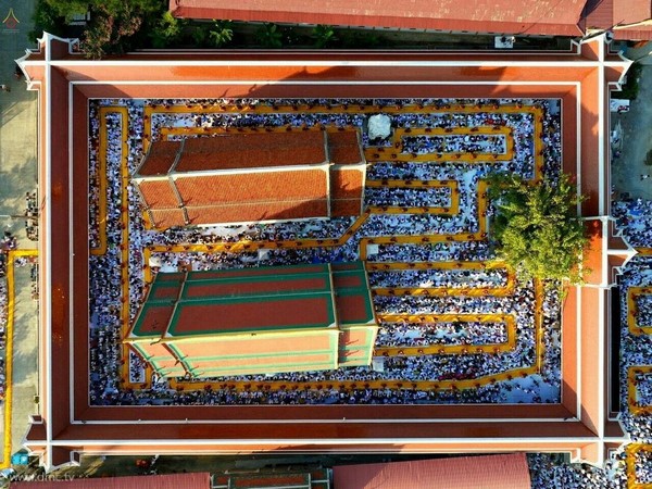 Thái Lan: Hình ảnh Tu viện Wat Phra Dhammakaya tổ chức cuộc Hành hương vì hòa bình