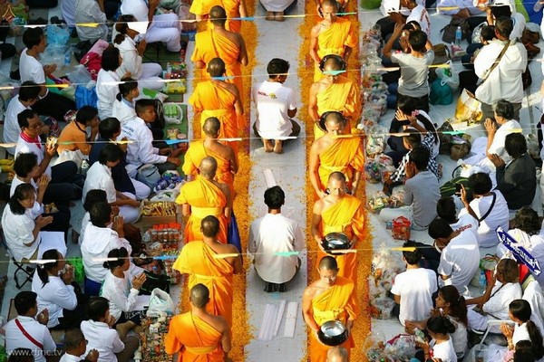 Thái Lan: Chùm ảnh diễu hành quanh Phố phường dịp kỷ niệm ngày Phật Thành đạo