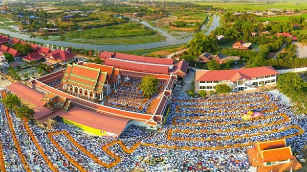 Thái Lan: Hình ảnh Tu viện Wat Phra Dhammakaya tổ chức cuộc Hành hương vì hòa bình