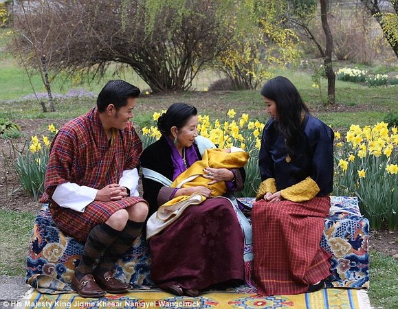 Bhutan: Chúc Phúc Cát tường cho Hoàng tử hạ sinh bằng cách trồng 108.000 cây xanh