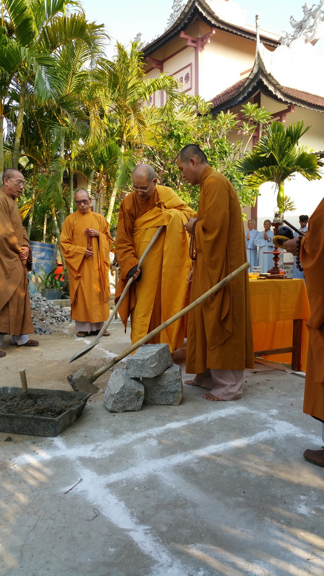 Lễ đặt đá xây dựng gác chuông chùa Linh Quang