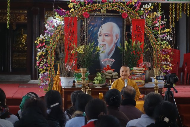 Quỹ Đạo Phật Ngày Nay: Trao tặng quà cho học sinh nghèo tại Hà Tĩnh