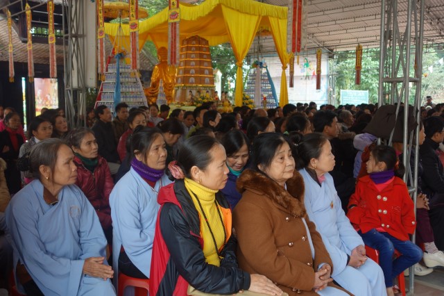 Quỹ Đạo Phật Ngày Nay: Trao tặng quà cho học sinh nghèo tại Hà Tĩnh