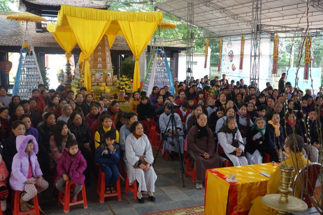 Quỹ Đạo Phật Ngày Nay: Trao tặng quà cho học sinh nghèo tại Hà Tĩnh
