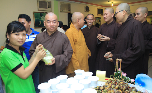 TP.HCM: CLB Làn Gió Ấm tổ chức Buffet chay gây quỹ từ thiện