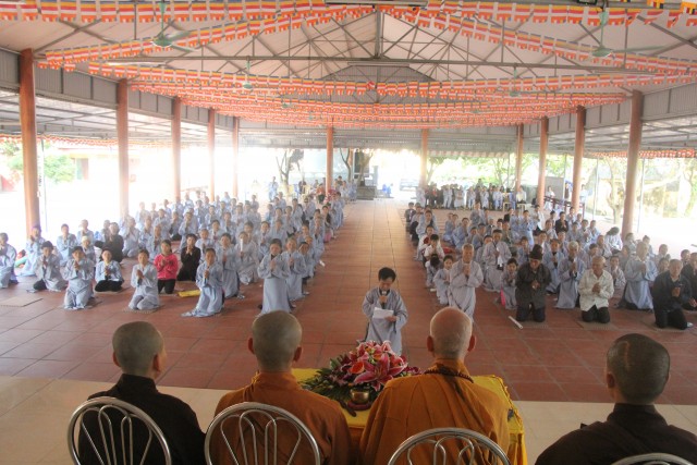 Thái Bình: Hơn 100 Phật tử về chùa Văn Môn dự lễ quy y Tam Bảo