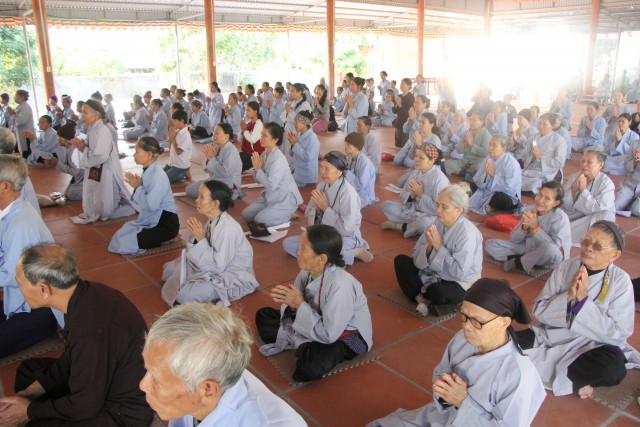 Thái Bình: Hơn 100 Phật tử về chùa Văn Môn dự lễ quy y Tam Bảo