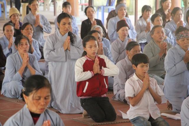 Thái Bình: Hơn 100 Phật tử về chùa Văn Môn dự lễ quy y Tam Bảo
