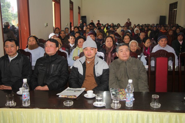 TT.Thích Thanh Định trao quà Tết tới người nghèo, bệnh nhân phong
