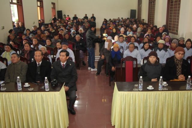 TT.Thích Thanh Định trao quà Tết tới người nghèo, bệnh nhân phong