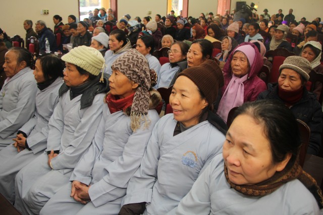 TT.Thích Thanh Định trao quà Tết tới người nghèo, bệnh nhân phong