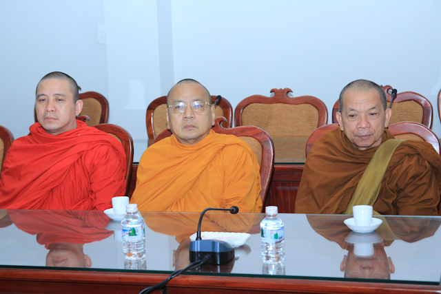 Chùa Đại Lộc - Ấn Độ cúng dường tôn tượng Phật Bổn Sư đến Văn Phòng 2 Trung Ương