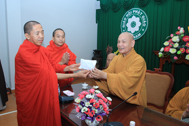 Chùa Đại Lộc - Ấn Độ cúng dường tôn tượng Phật Bổn Sư đến Văn Phòng 2 Trung Ương