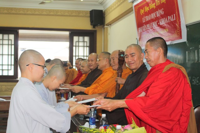 TP.Hồ Chí Minh: Trao tặng 27 suất học bổng khoa Pali