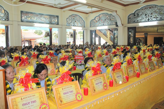 TP.Hồ Chí Minh: Quan Âm Tu Viện tổng kết phật sự 2015