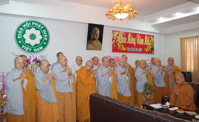 Phân ban Ni giới T.Ư chúc tết lãnh đạo GHPGVN và các cấp chính quyền