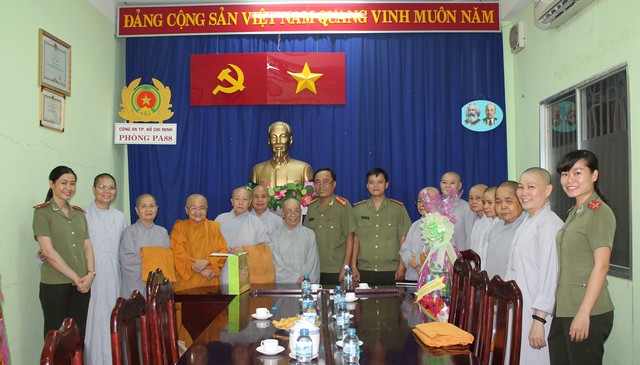 Phân ban Ni giới T.Ư chúc tết lãnh đạo GHPGVN và các cấp chính quyền