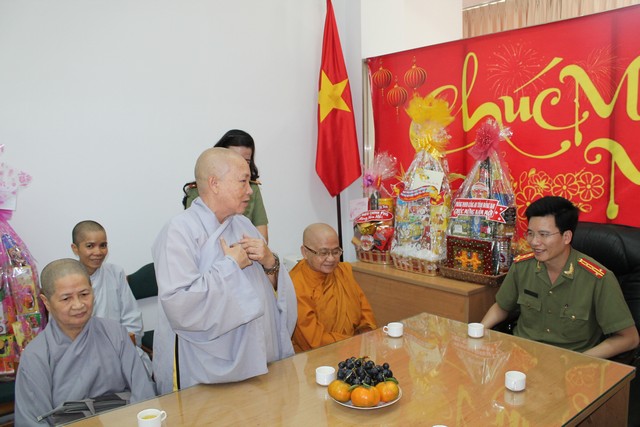 Phân ban Ni giới T.Ư chúc tết lãnh đạo GHPGVN và các cấp chính quyền