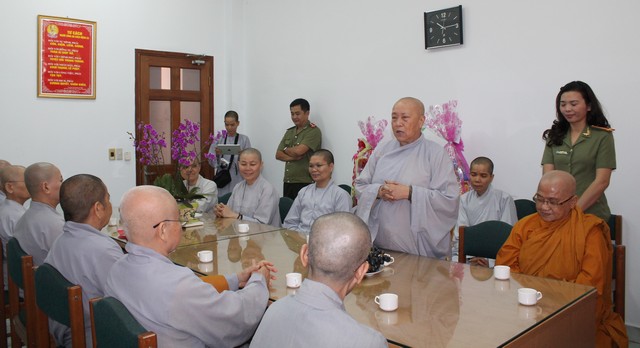 Phân ban Ni giới T.Ư chúc tết lãnh đạo GHPGVN và các cấp chính quyền