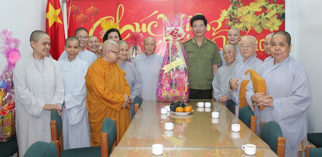 Phân ban Ni giới T.Ư chúc tết lãnh đạo GHPGVN và các cấp chính quyền