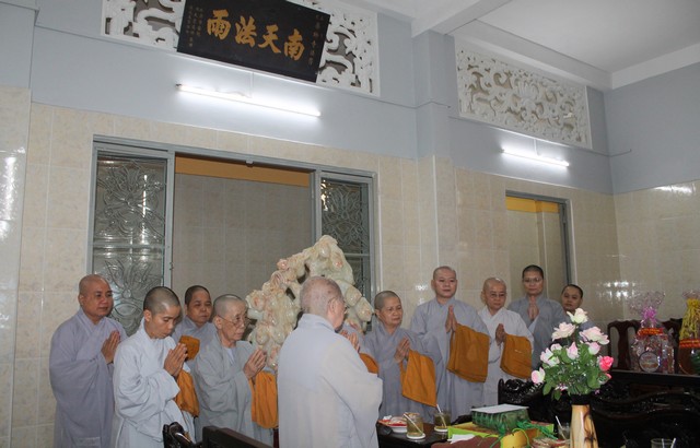 Phân ban Ni giới T.Ư chúc tết lãnh đạo GHPGVN và các cấp chính quyền