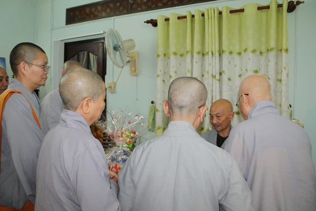 Phân ban Ni giới T.Ư chúc tết lãnh đạo GHPGVN và các cấp chính quyền