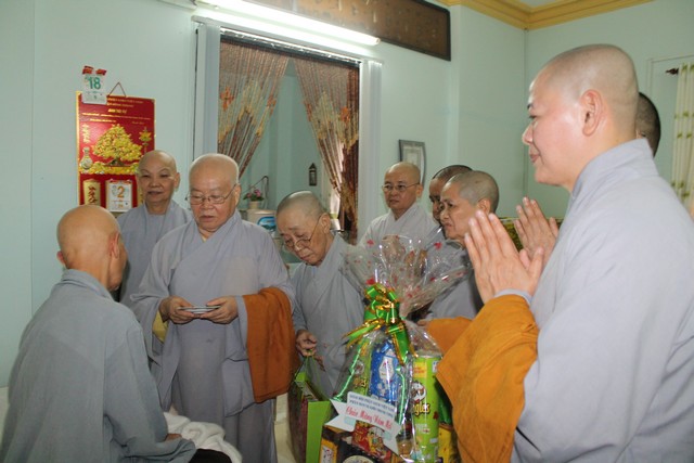 Phân ban Ni giới T.Ư chúc tết lãnh đạo GHPGVN và các cấp chính quyền