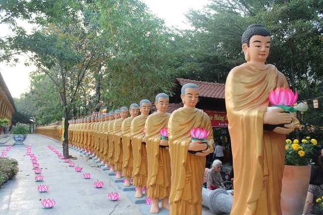 Đồng Nai: Cúng đèn rằm tháng giêng