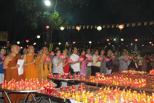 Đồng Nai: Cúng đèn rằm tháng giêng