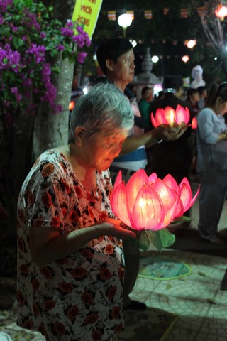 Đồng Nai: Cúng đèn rằm tháng giêng