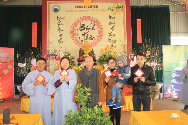 Thái Bình: Không khí đón Xuân tại chùa Từ Xuyên trong ngày Mồng Một Tết