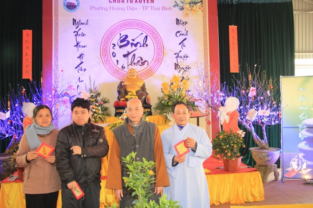 Thái Bình: Không khí đón Xuân tại chùa Từ Xuyên trong ngày Mồng Một Tết