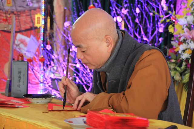 Thái Bình: Không khí đón Xuân tại chùa Từ Xuyên trong ngày Mồng Một Tết